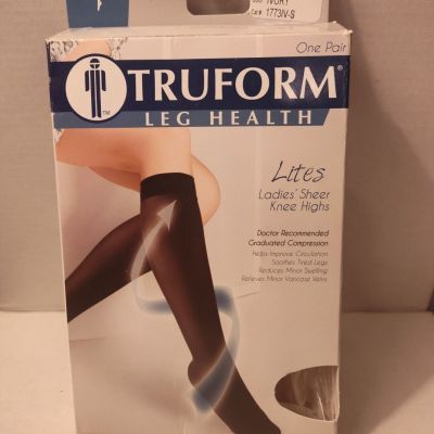 Truform Women's Leg 15 - 20 MmHg (1773IV-S) Open Box (I)
